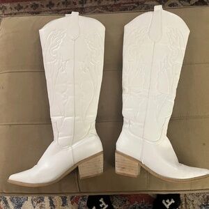 7.5 White Cowgirl Boots